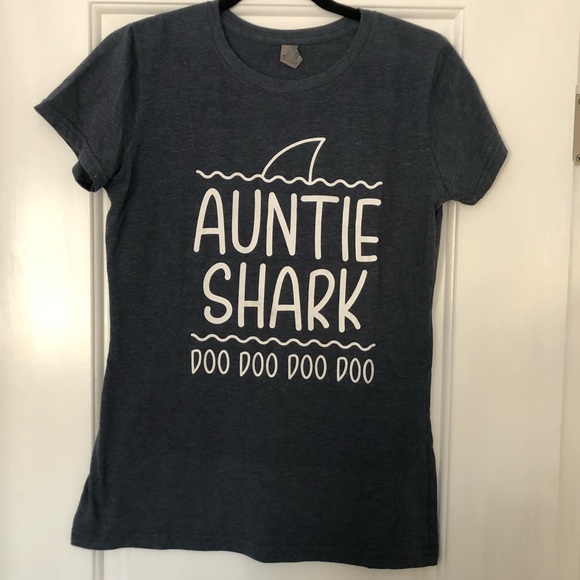 Auntie Shark T-Shirt 🦈🦈 - Picture 1 of 2